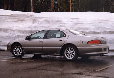 Auto vor Schnee