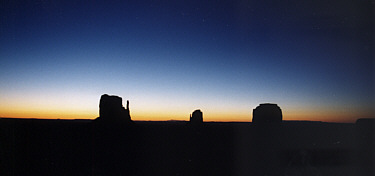 Monument Valley vor Sonnenaufgang